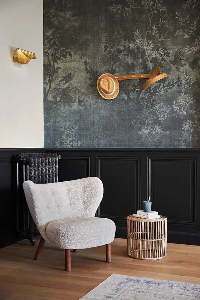 Photo décoration d'un fauteuil avec sa table en rotin