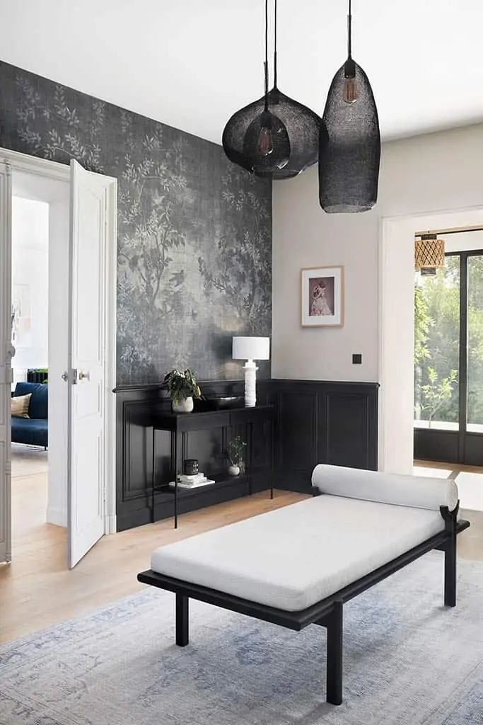 Photo décoration d'une entrée dans les tons de noir et de blanc